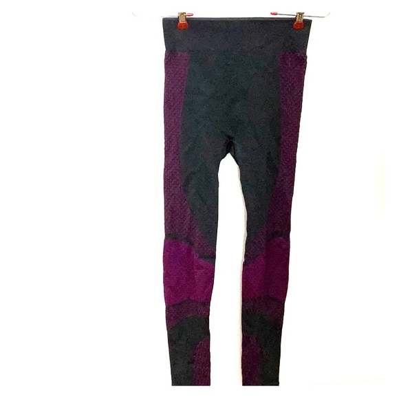 Lululemon leggings size 4 - Picture 1 of 5